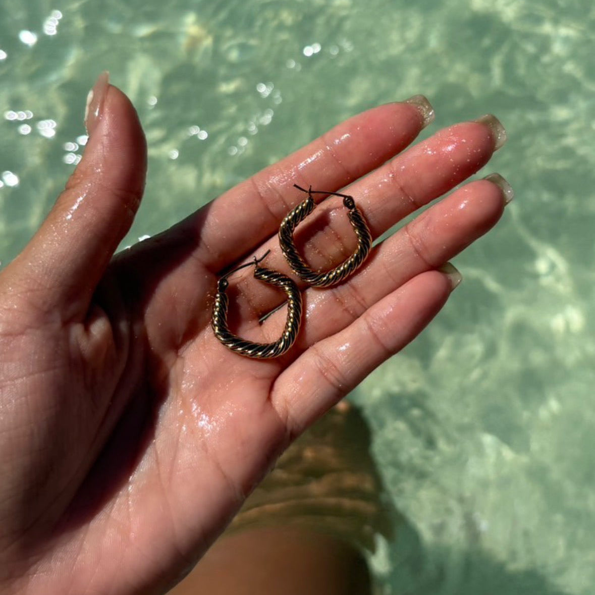 Twist Wave Hoop