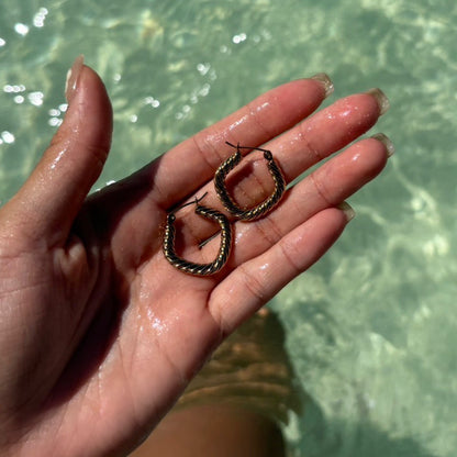 Twist Wave Hoop